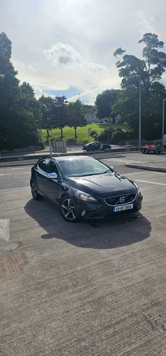 Volvo V40 R-design Full Spec - Image 1