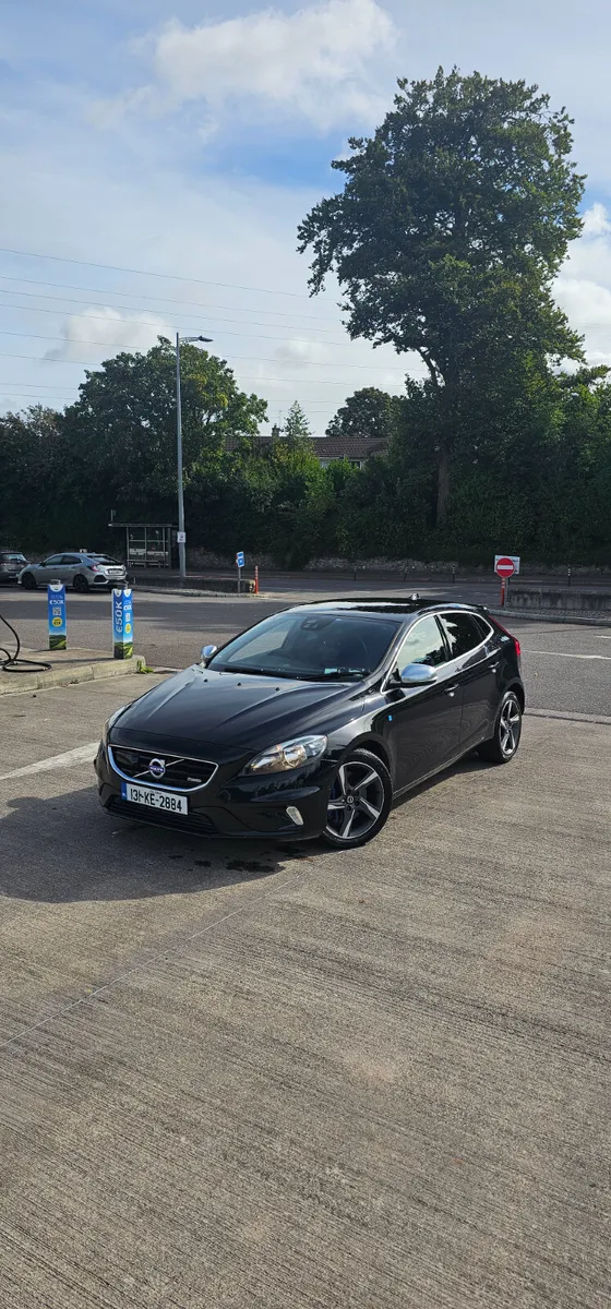 Volvo V40 R-design Full Spec - Image 2
