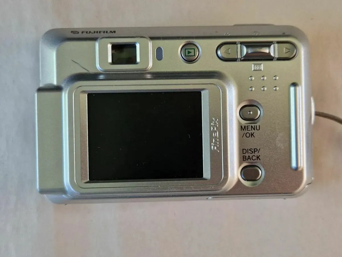 Fujifilm Finepix A400 Digital Camera - Image 4