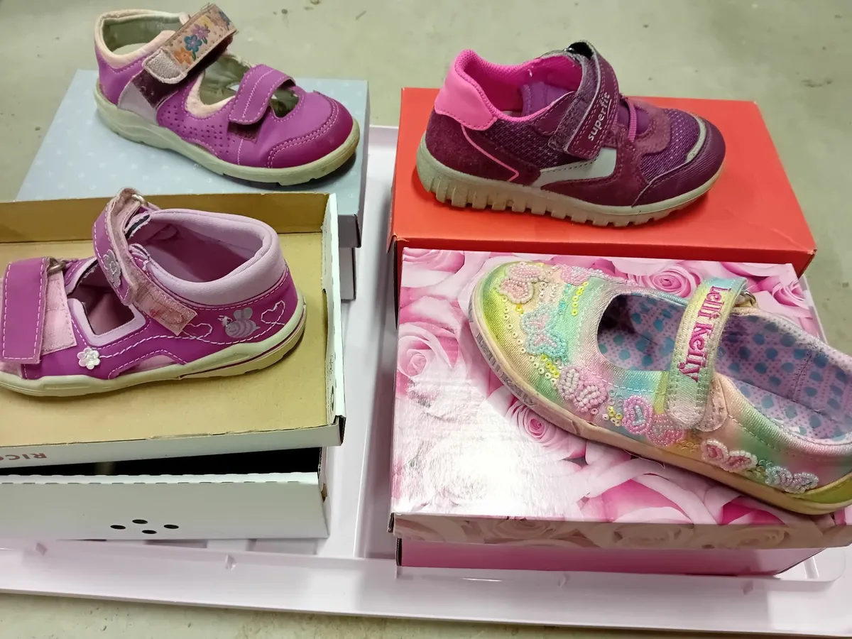 Childrens shoes - Image 2