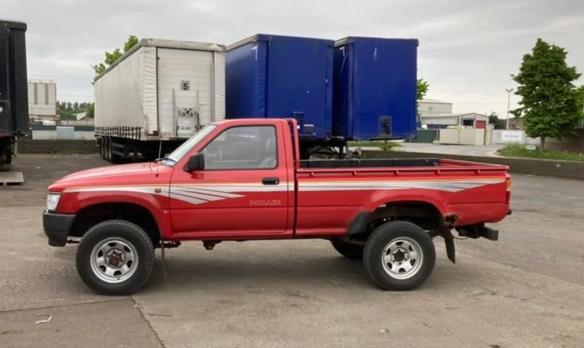 Toyota Hilux - Image 4