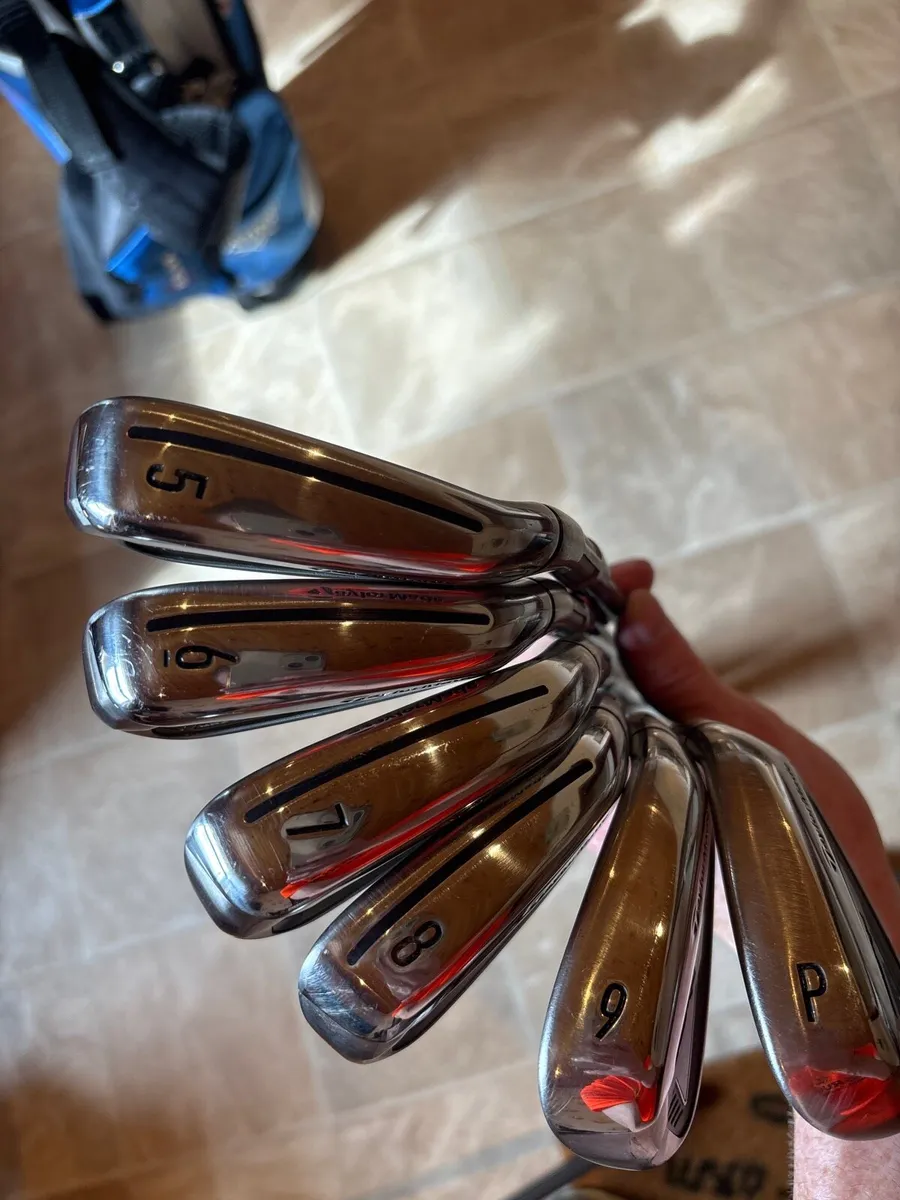 Taylormade Sim 2 Max Graph Regular RH Irons 5-PW - Image 1