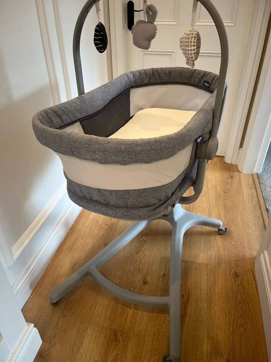 Chicco Hug Crib/ Chair 4in1 - Image 3