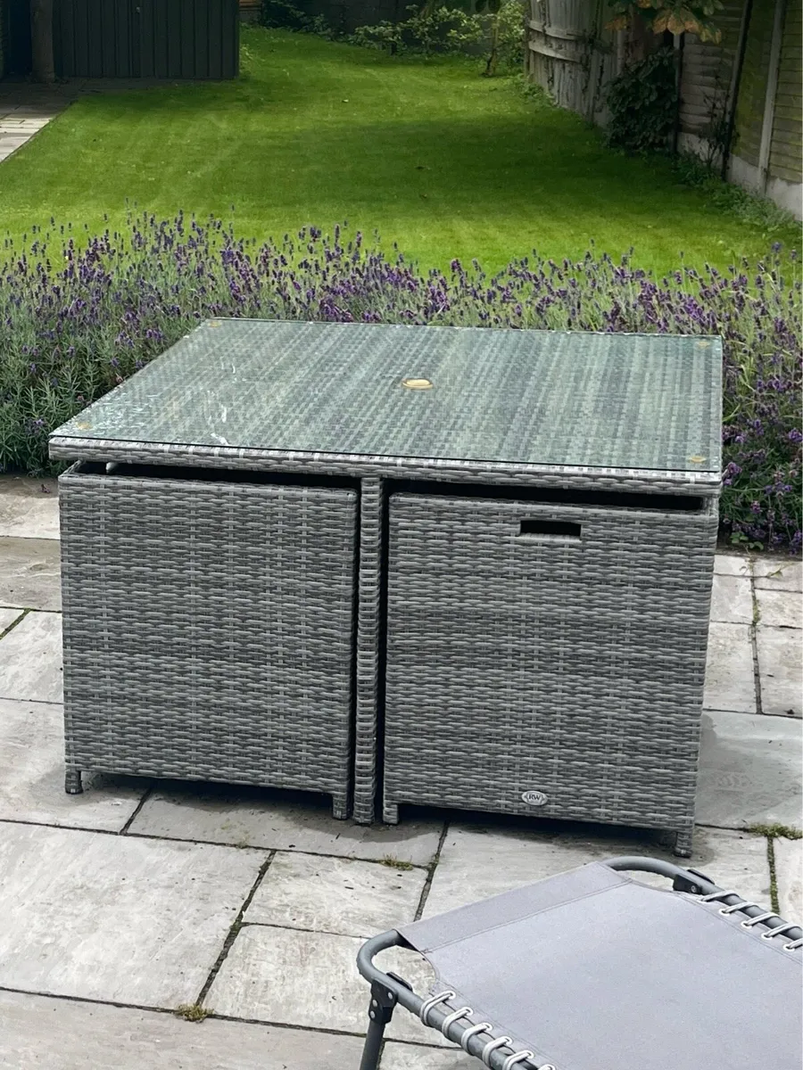 Garden table