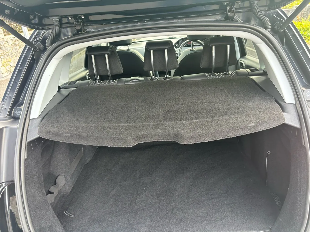 162 Peugeot 2008 Automatic 1.2 110kms - Image 3