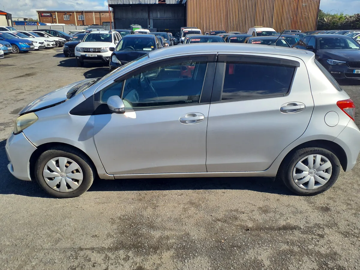 2011 Toyota vitz - Image 4