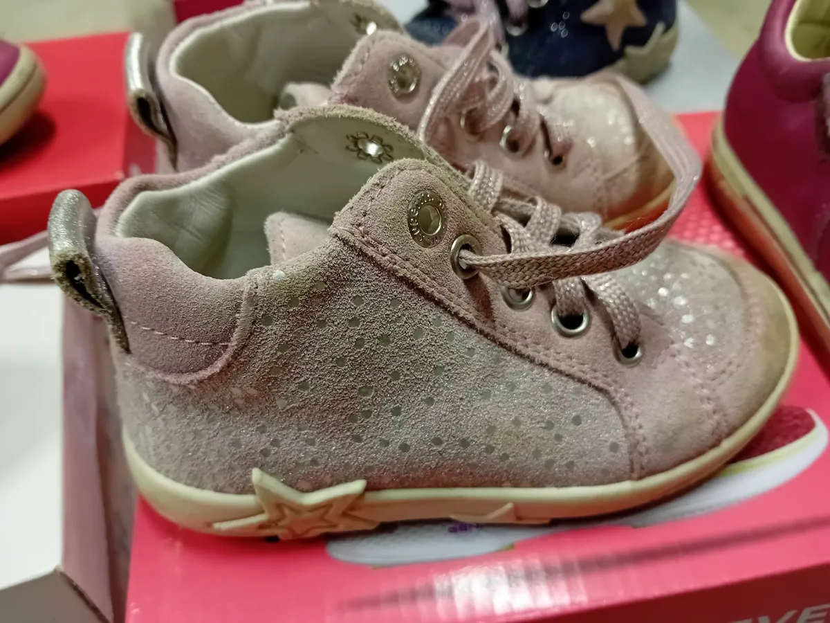 Girls shoes - Image 4