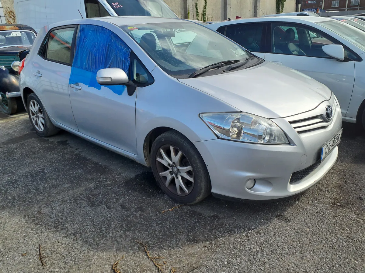 2011 Toyota auris - Image 2