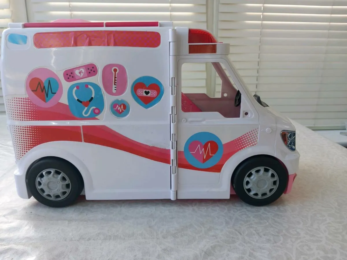 Barbie ambulance - Image 2