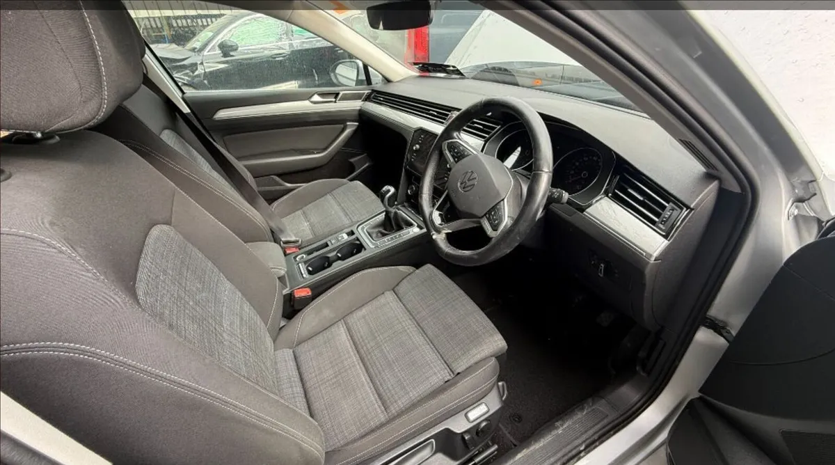 2020 passat.. READ THE ADD. - Image 2