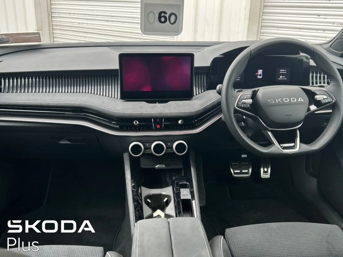 Skoda Superb Sportsline 2.0 TDI 150 BHP Auto - Image 2