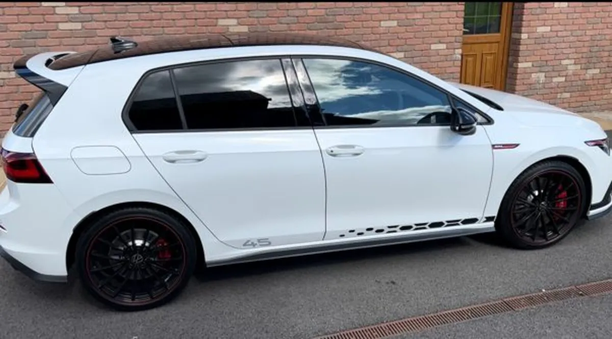 Volkswagen Golf GTI Clubsport 45 Edition 300HP - Image 2