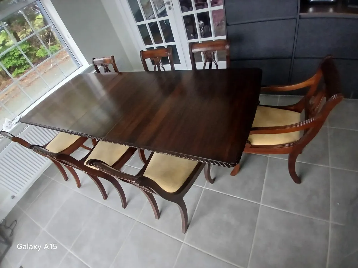Dining table - Image 1