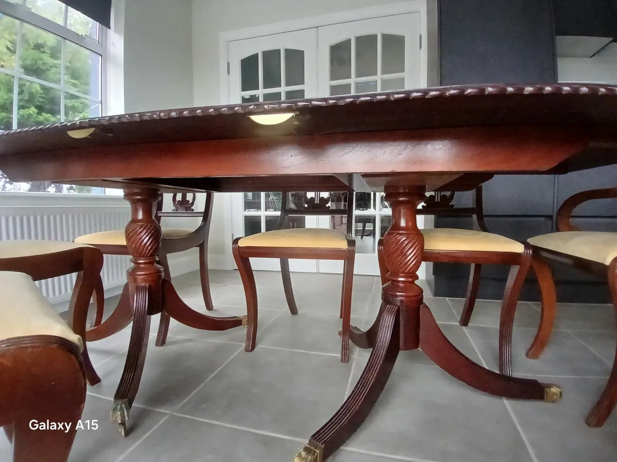 Dining table - Image 2