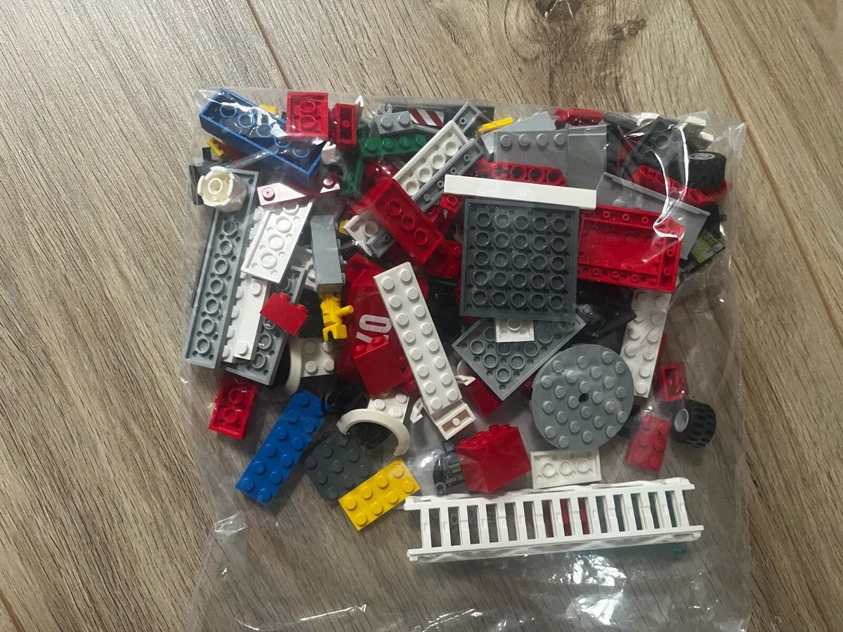 LEGO City Fire Ladder Truck - Image 2