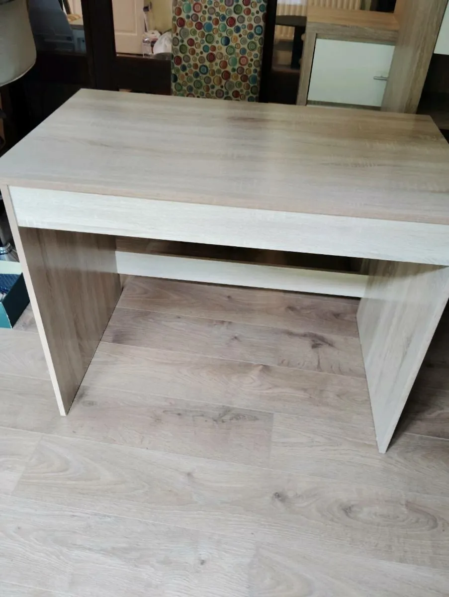 Study Desk. - Image 1