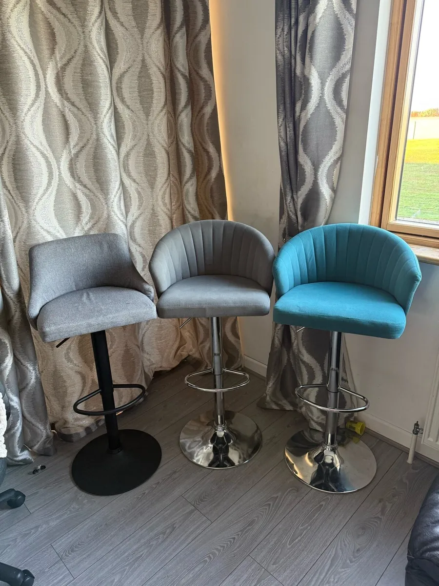 Wardrobe and chairs - Image 2