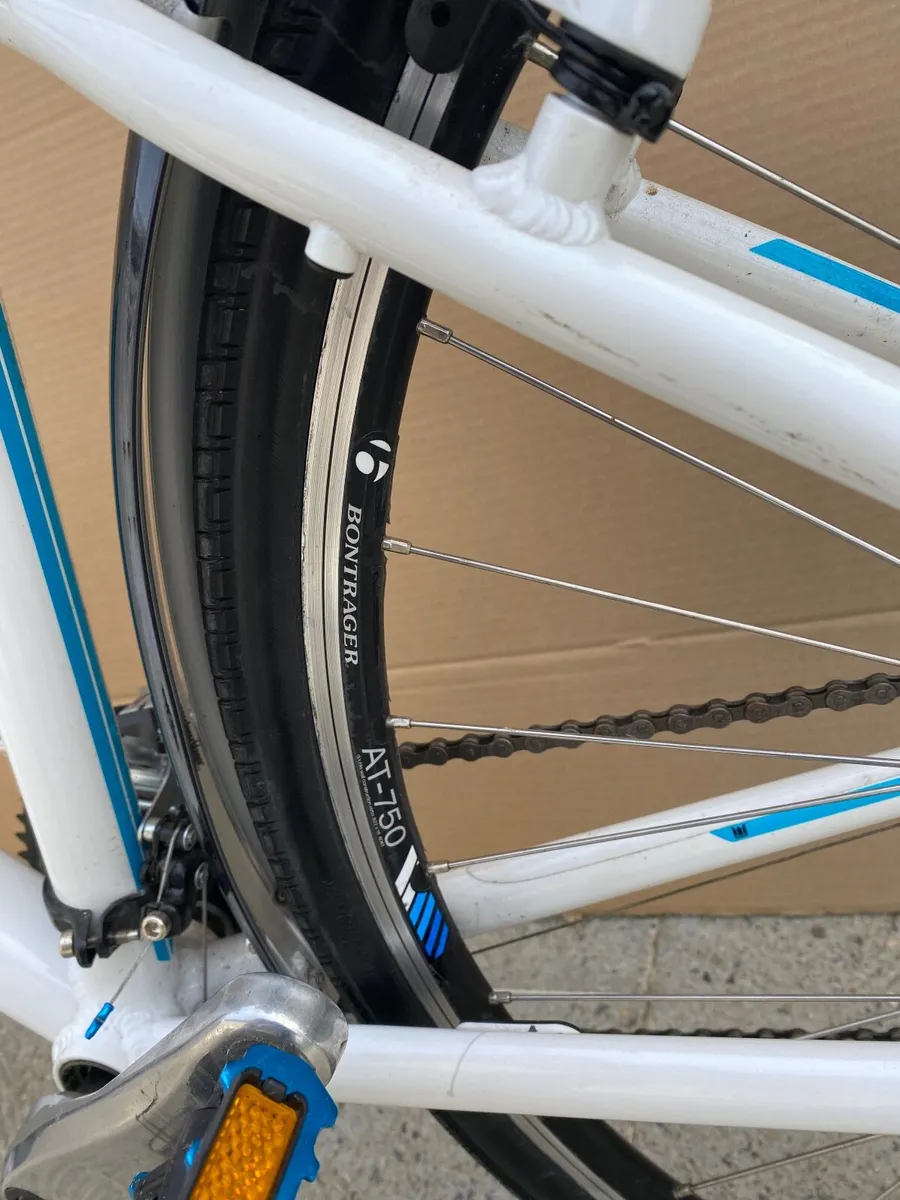 Ladies bicycle - Image 2