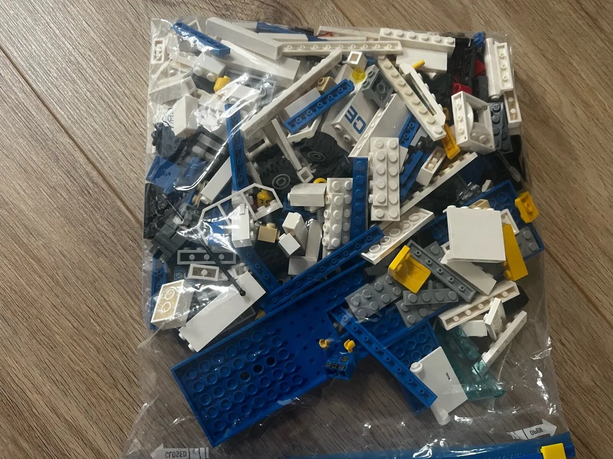 LEGO City Mobile Police Unit - Image 2