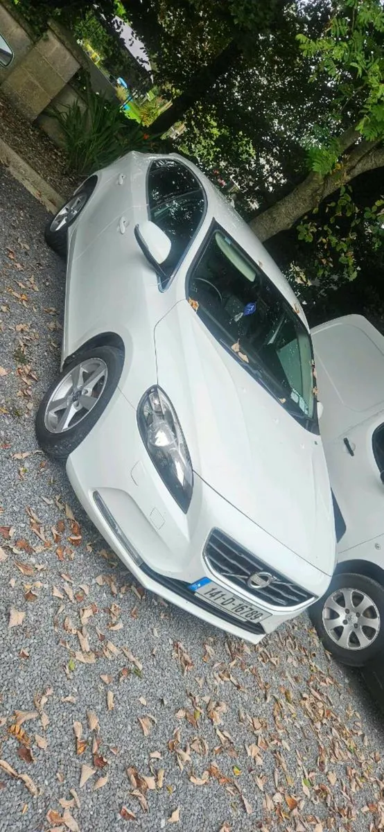 2014 Volvo v40 D2 - Image 2