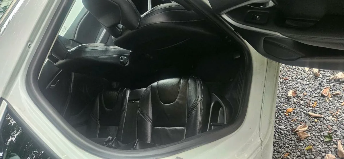 2014 Volvo v40 D2 - Image 3