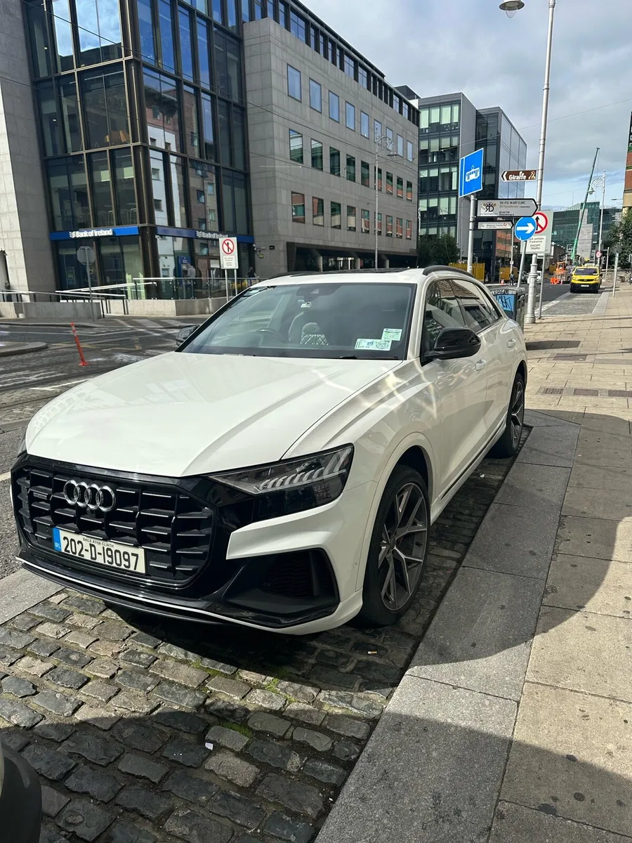 Audi Q8 Quattro S-line - Image 1