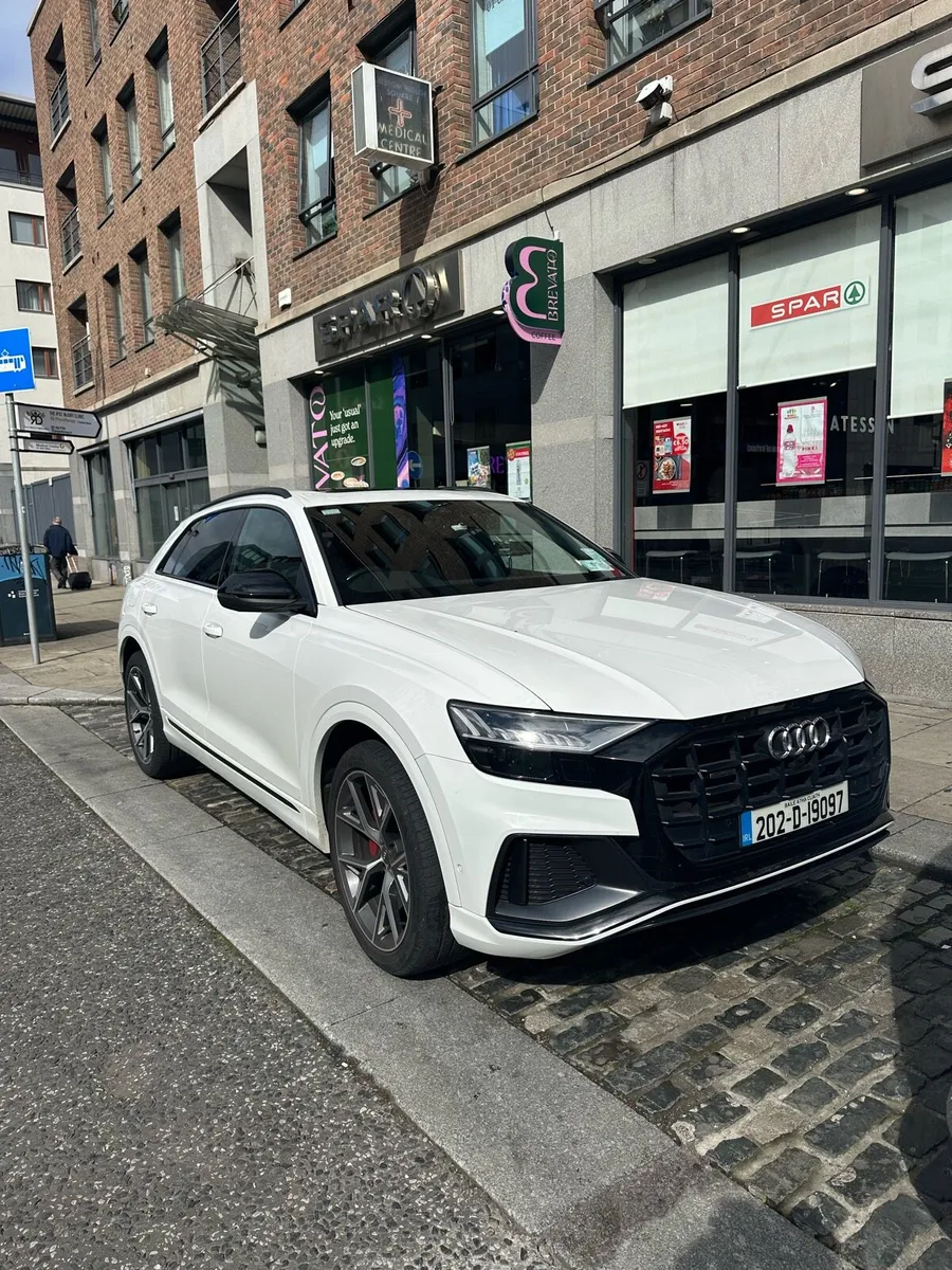 Audi Q8 Quattro S-line - Image 2