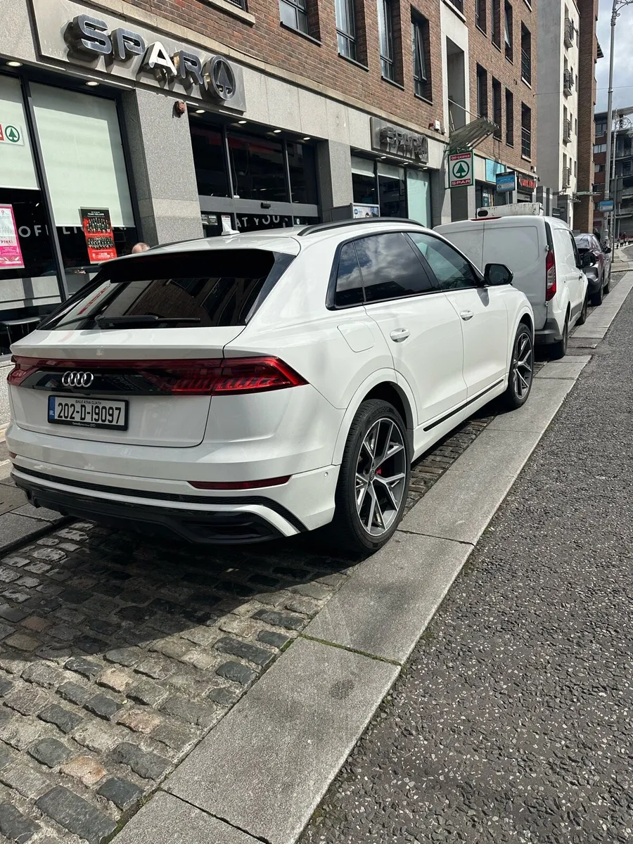Audi Q8 Quattro S-line - Image 4