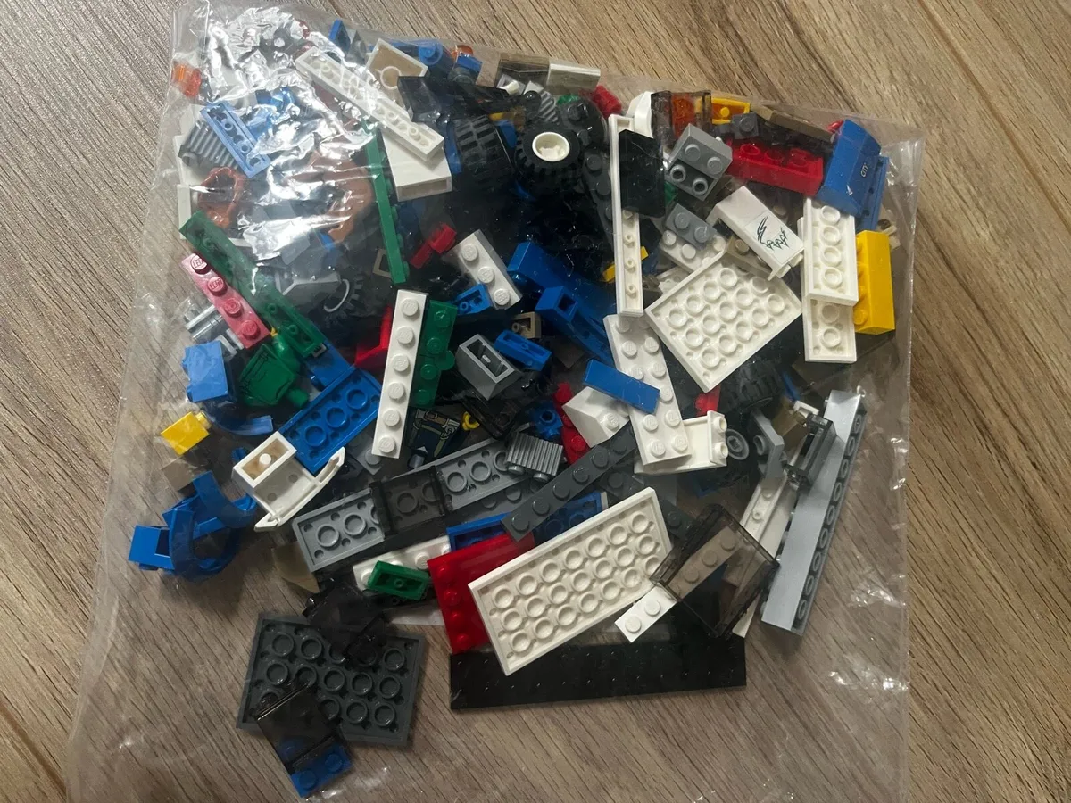 LEGO City Van & Caravan - Image 2