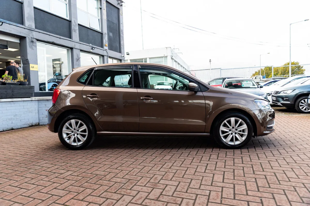 Volkswagen Polo 1.2 COMFORTLINE PLUS 5DR HATCHBACK - Image 2