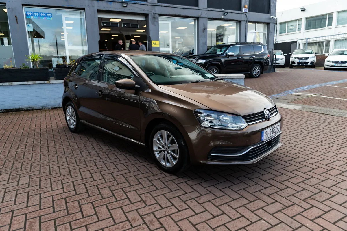 Volkswagen Polo 1.2 COMFORTLINE PLUS 5DR HATCHBACK - Image 1