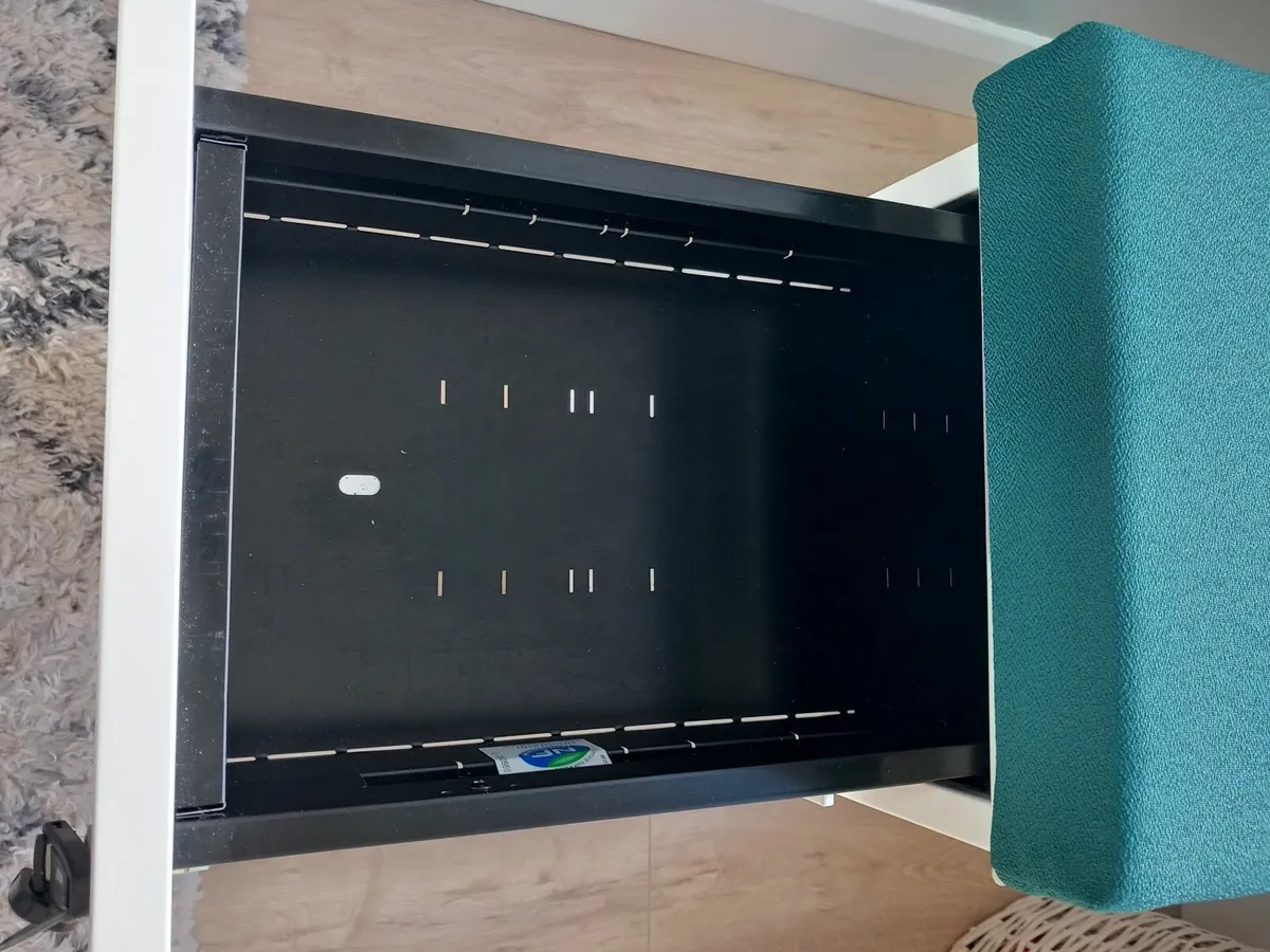 Commercial desk locker - Image 1