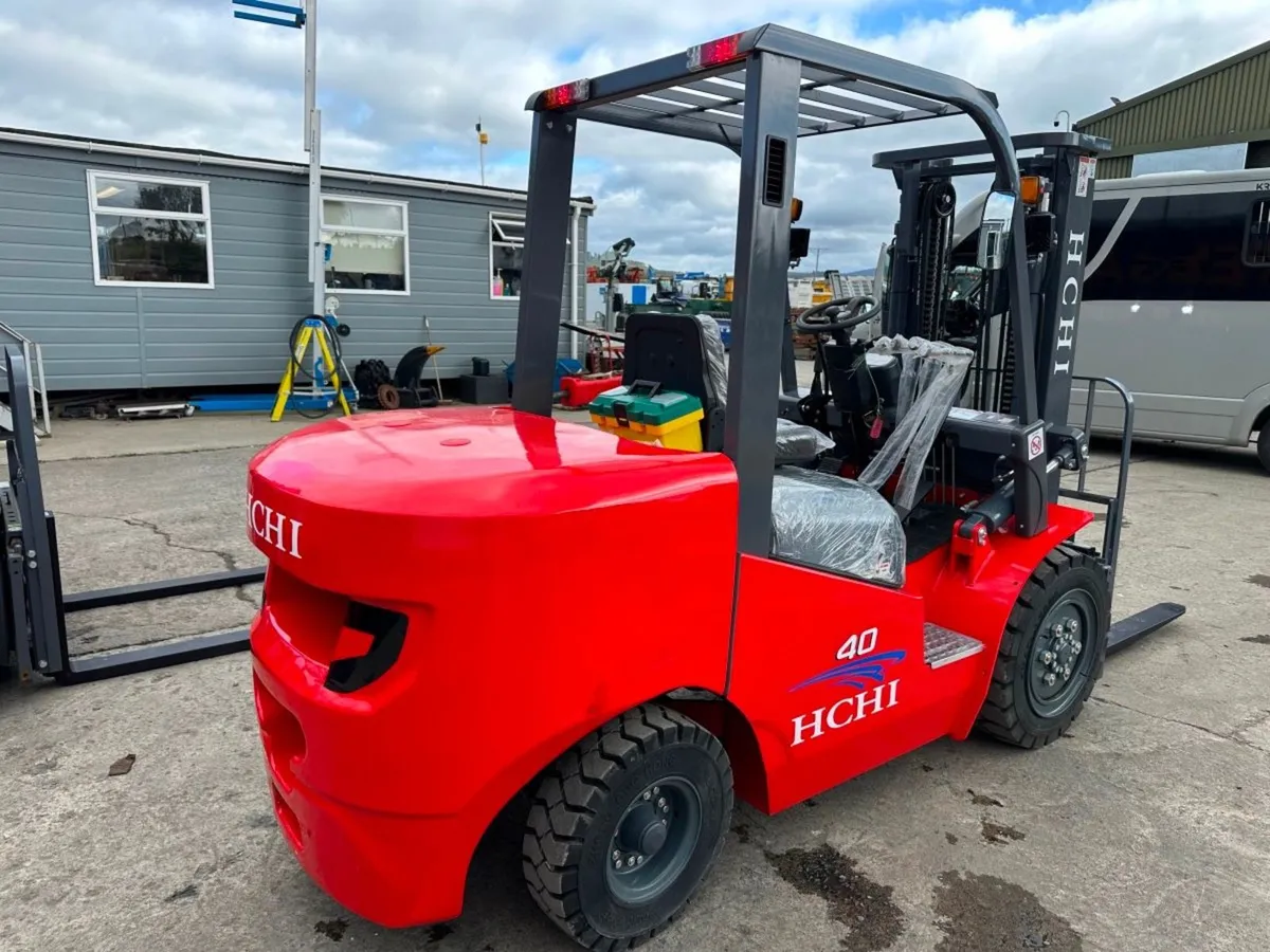 NEW HCHI 4 TON  FORKLIFT with fork positioner - Image 4