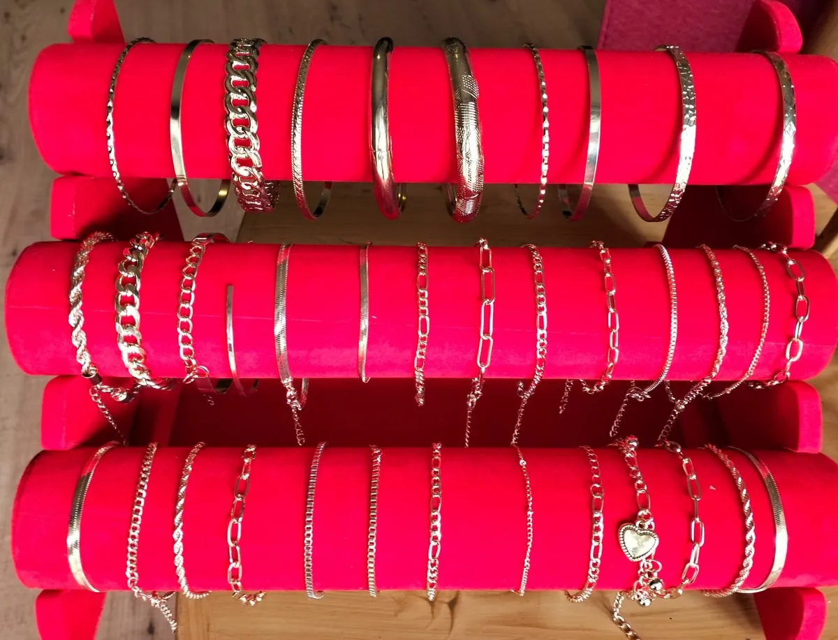 Gold bracelets €5 - Image 1