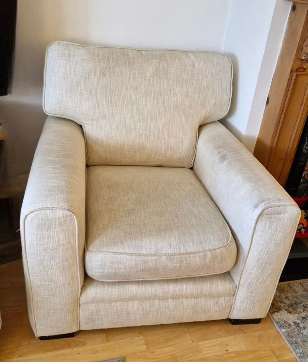 2 & 3 Seater Suite with 2 Armchairs & Footstool - Image 4