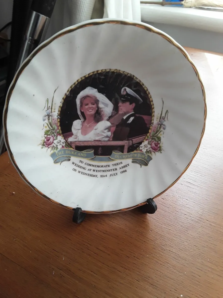 Small collectible plate of the royal couple