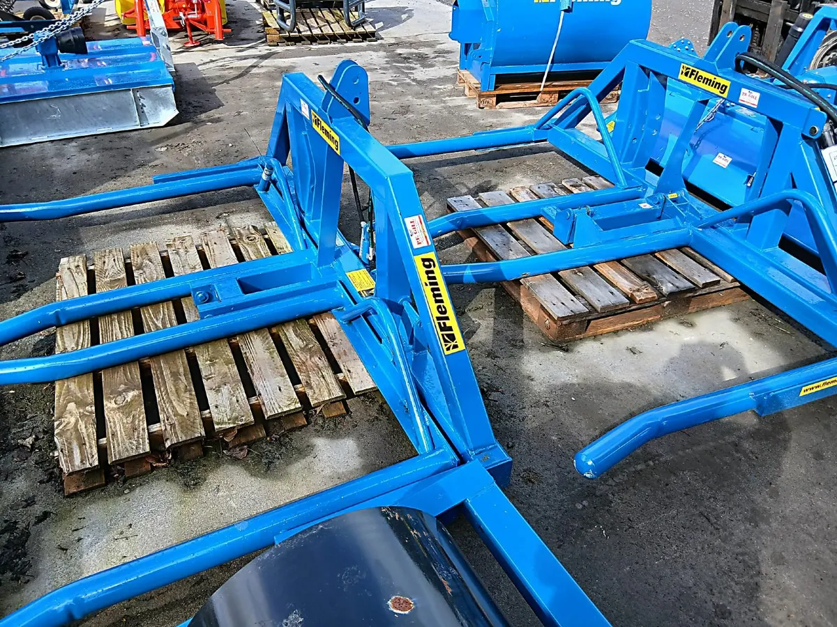 NEW FLEMING BALE LIFTERS - Image 3