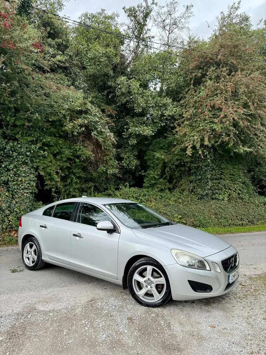 2012 VOLVO S60 automatic like new, nct tax - Image 2