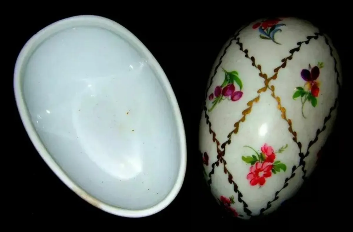Vintage Porcelain Egg Trinket Box - Image 2