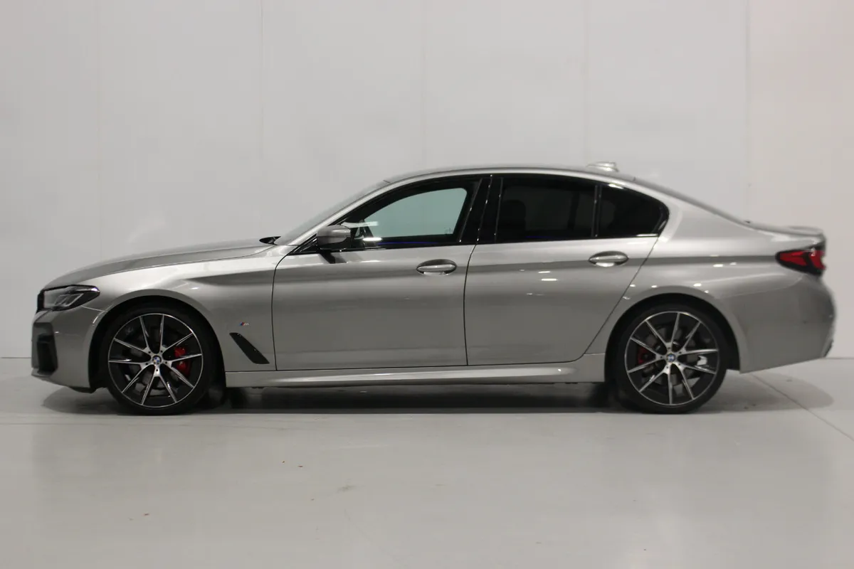 BMW 5-Series 2021 520i MHEV M5 INTERIOR - Image 4
