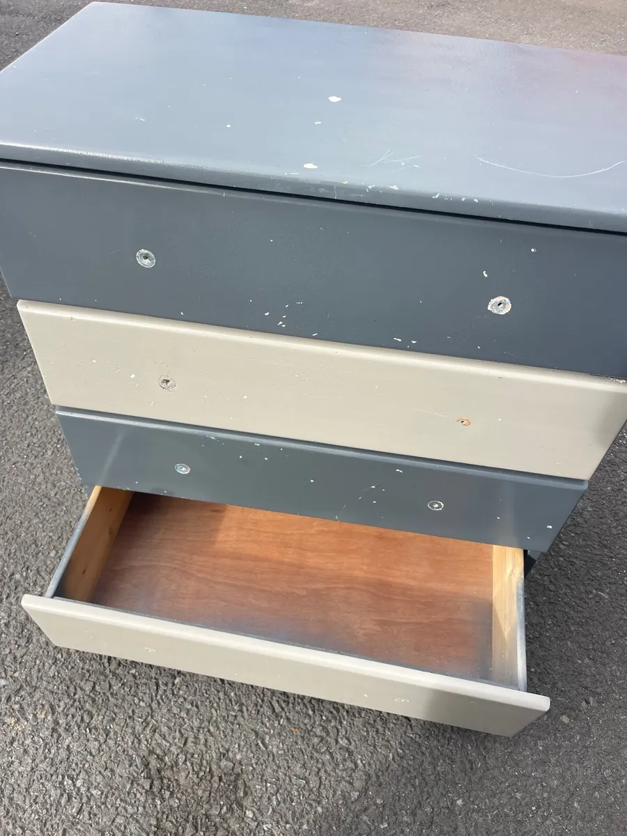 Chest of drawers - Image 2