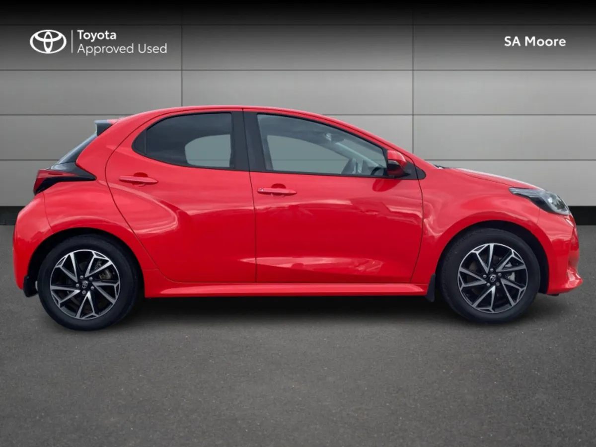 Toyota Yaris HYBRID LUNA SPORT - Image 3