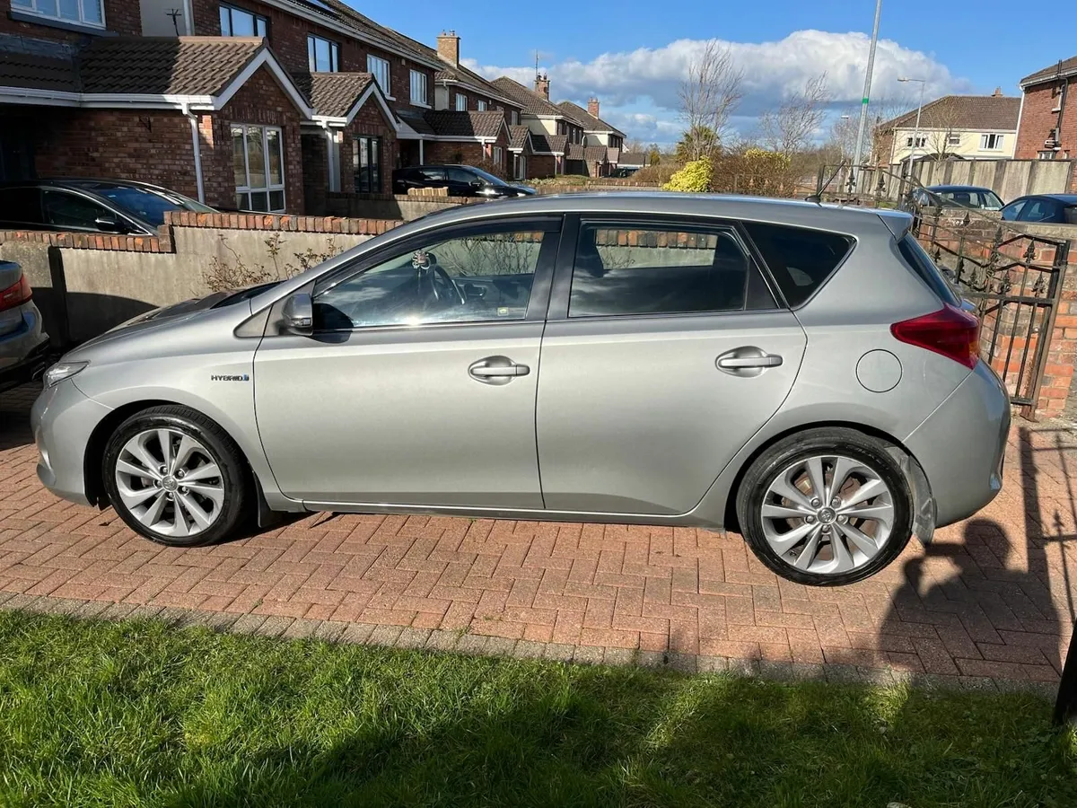 Toyota Auris 2013 1.8 Hybrid - Image 3