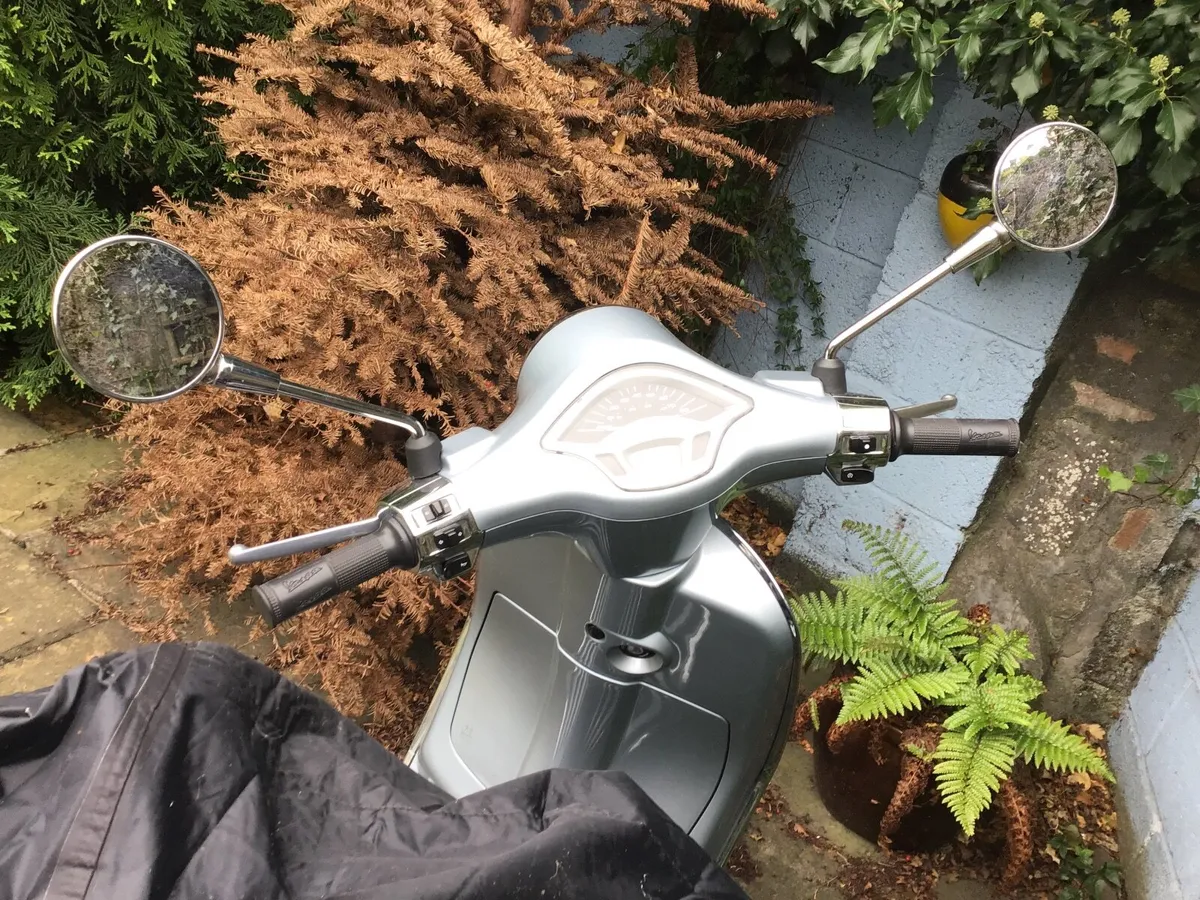 Vespa-Piaggio 50cc 2024 - Image 2