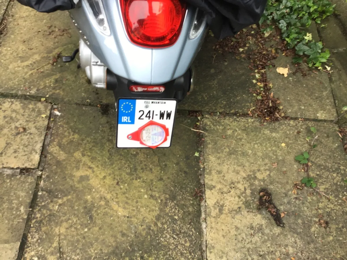 Vespa-Piaggio 50cc 2024 - Image 3