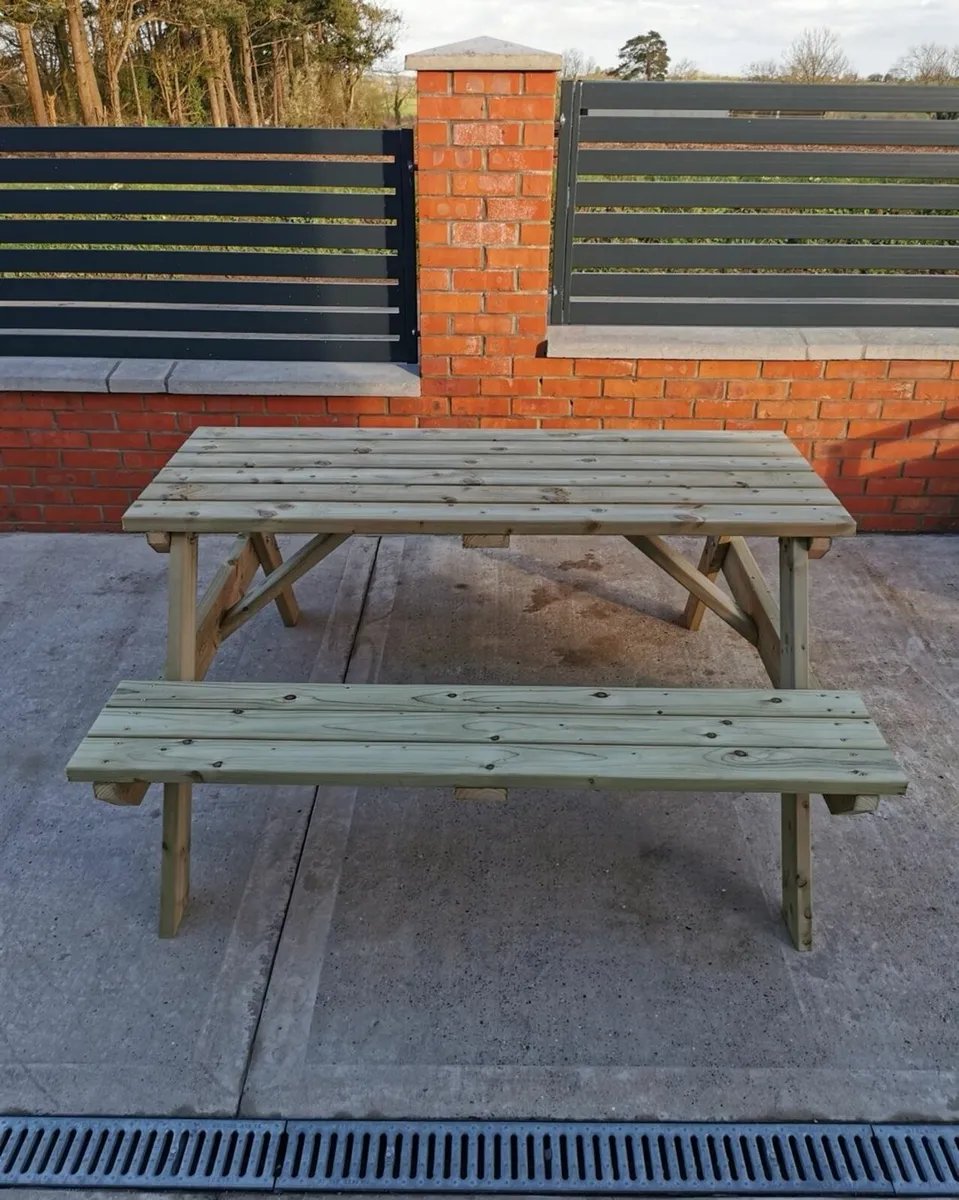 Picnic bench - Image 1