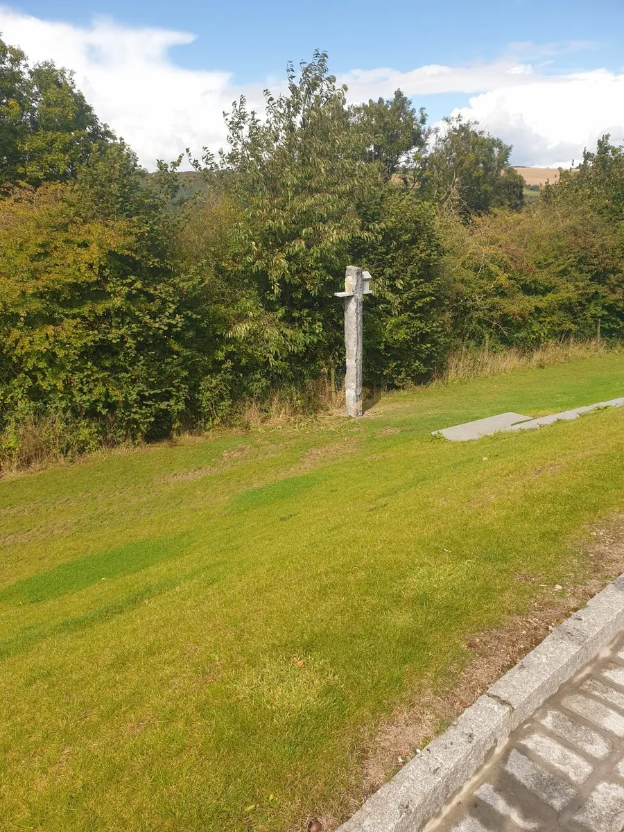 Birdhouse in kilkenny limestone - Image 2
