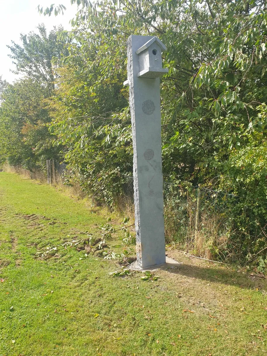Birdhouse in kilkenny limestone - Image 1