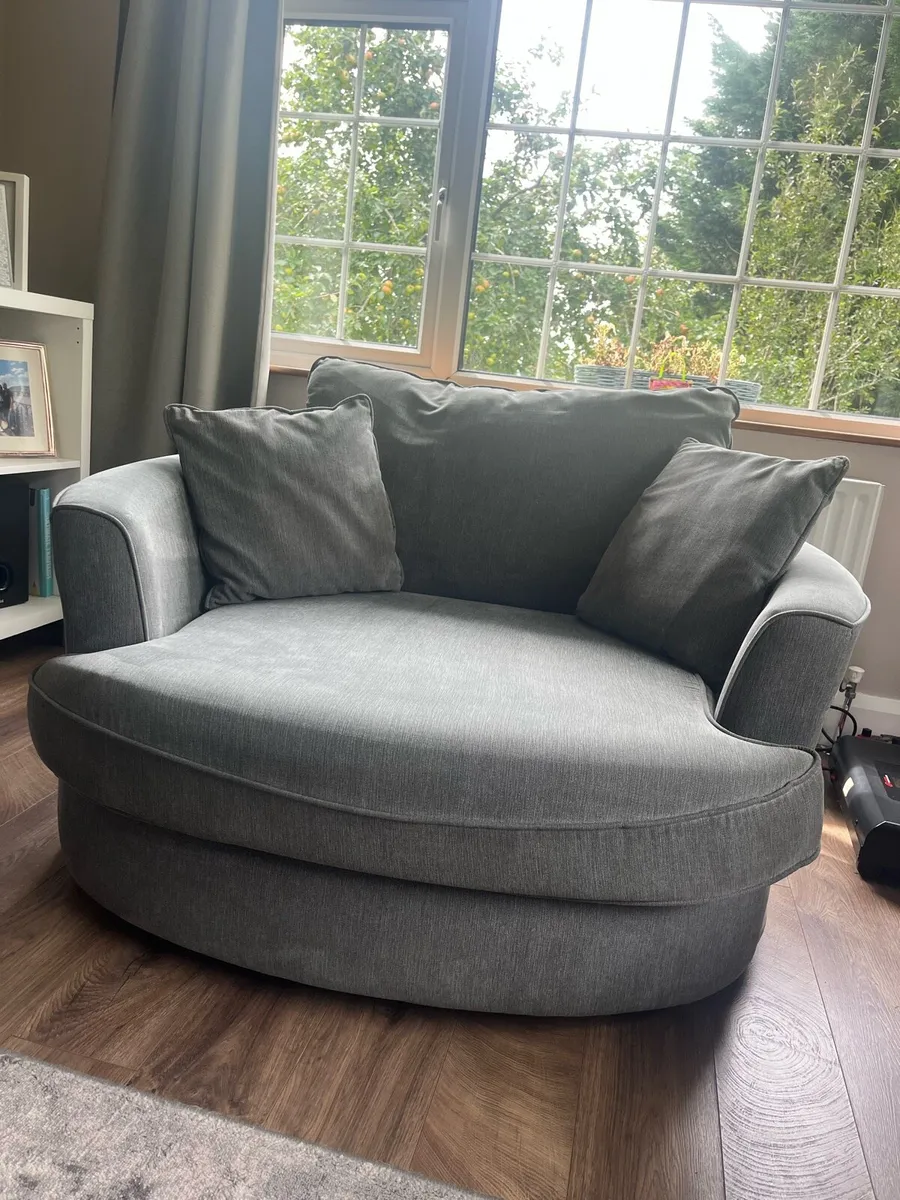 Large swivel armchair - Image 1