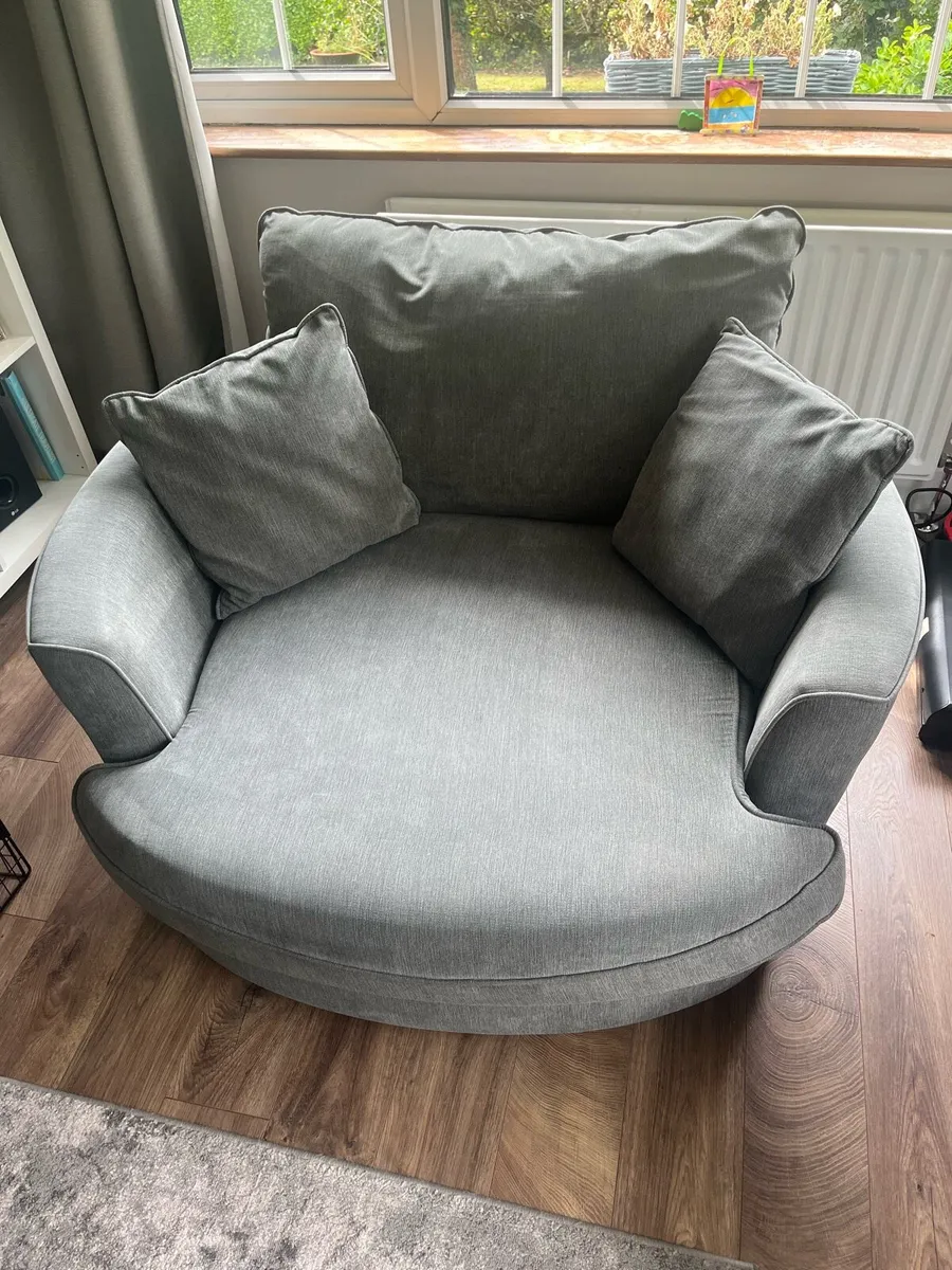 Large swivel armchair - Image 2